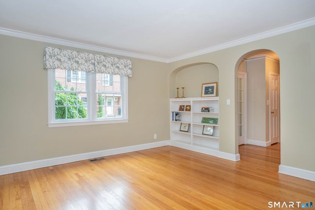 1040 Farmington Avenue 5, West Hartford, CT 06107