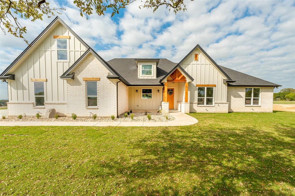 161 Helton Drive, Granbury, TX 76049