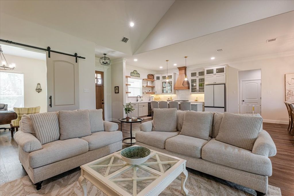 161 Helton Drive, Granbury, TX 76049 — photo 4