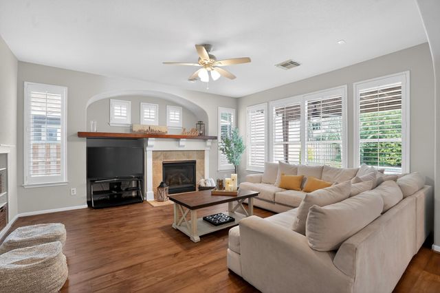 42 Crisp Morning Circle, The Woodlands, TX 77382