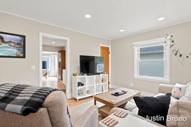 115 Montrose Street NE, Grand Rapids, MI 49505