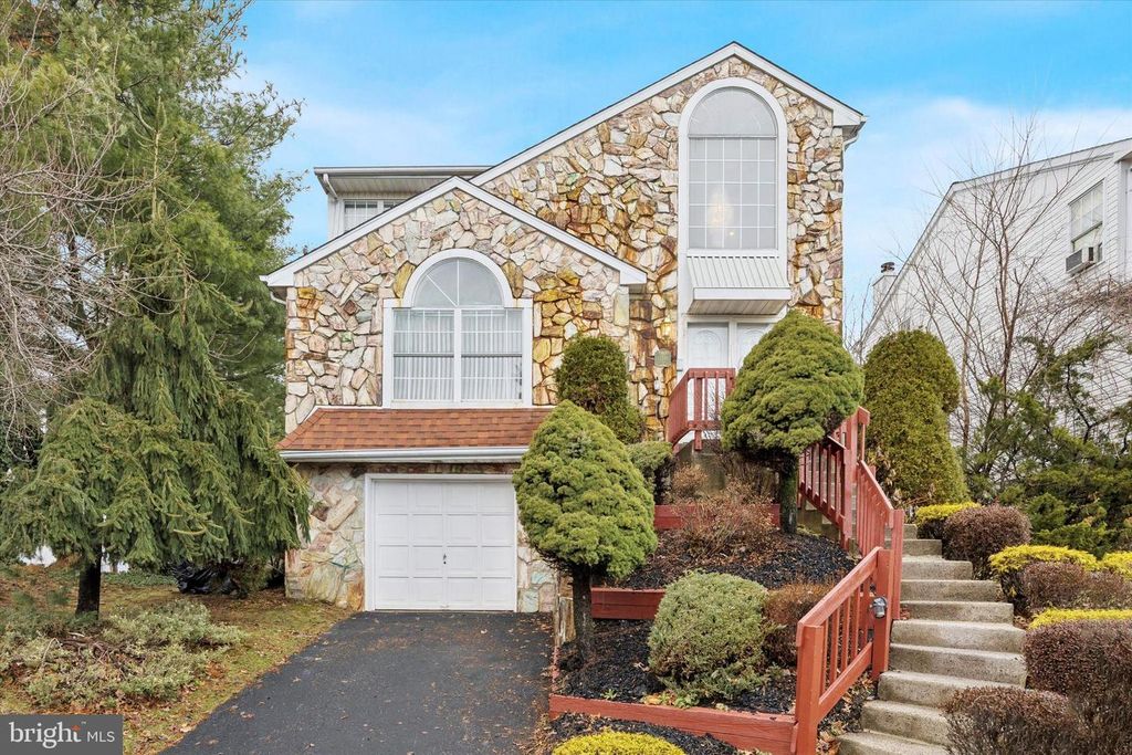 13349 SUSAN TER, Philadelphia, PA 19116