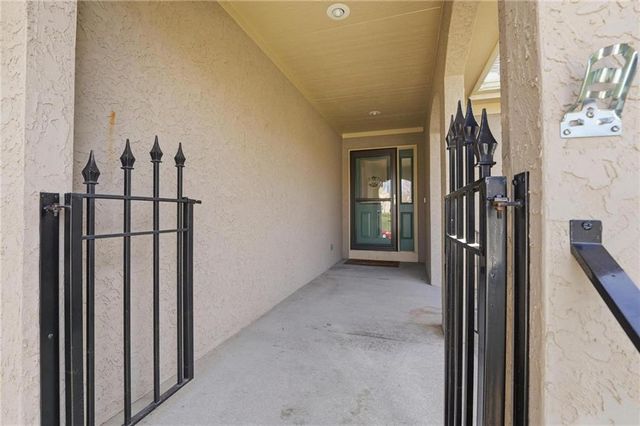 4131 SW Homestead Drive, Lee's Summit, MO 64082