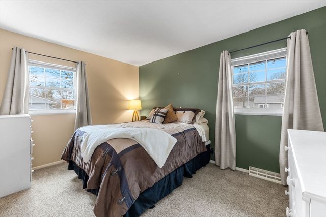 186 Walnut St, Barnstable, MA 02601