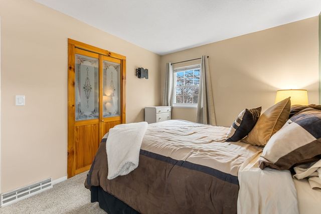 186 Walnut St, Barnstable, MA 02601