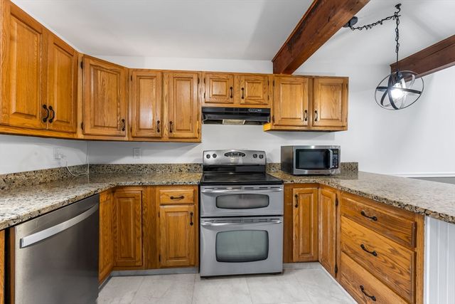 186 Walnut St, Barnstable, MA 02601