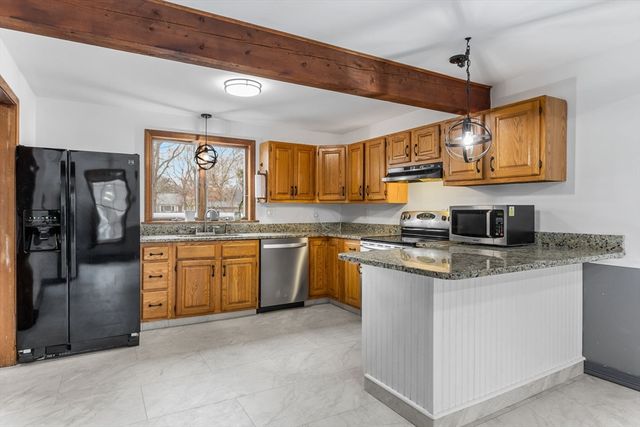 186 Walnut St, Barnstable, MA 02601