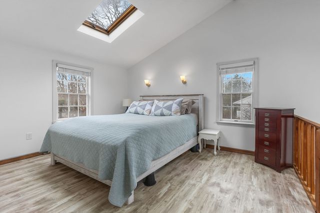 186 Walnut St, Barnstable, MA 02601