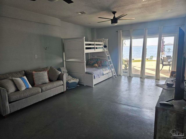 10641 Gulf Beach Hwy C, Pensacola, FL 32507