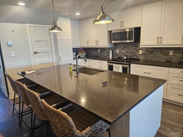 10641 Gulf Beach Hwy C, Pensacola, FL 32507