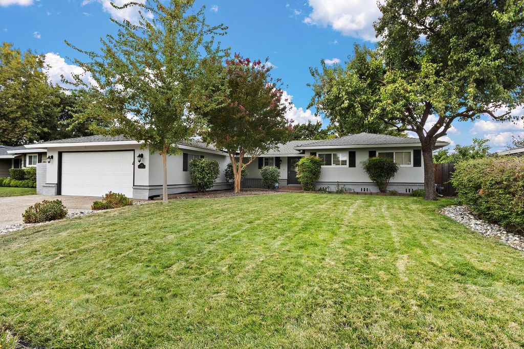 7332 Idle Wild Way, Sacramento, CA 95831