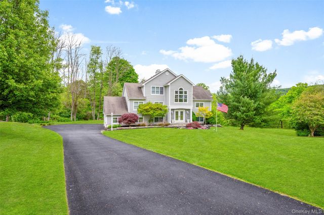 40 Burts Path, Hopewell Junction, NY 12533