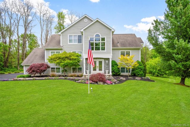 40 Burts Path, Hopewell Junction, NY 12533