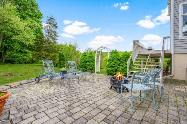 40 Burts Path, Hopewell Junction, NY 12533