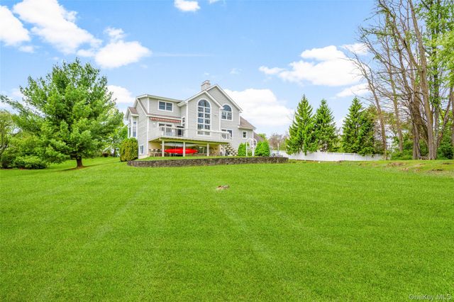 40 Burts Path, Hopewell Junction, NY 12533