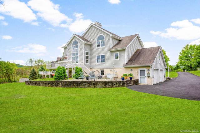 40 Burts Path, Hopewell Junction, NY 12533