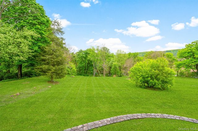 40 Burts Path, Hopewell Junction, NY 12533