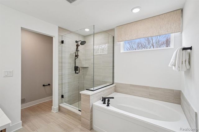 2843 Strobel, Wixom, MI 48393