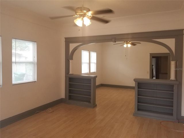 2107 W CHESTNUT STREET, Tampa, FL 33607