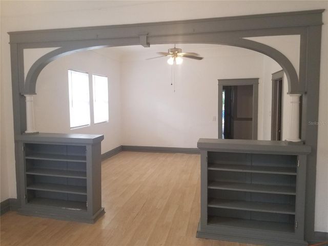 2107 W CHESTNUT STREET, Tampa, FL 33607