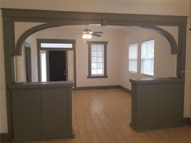 2107 W CHESTNUT STREET, Tampa, FL 33607