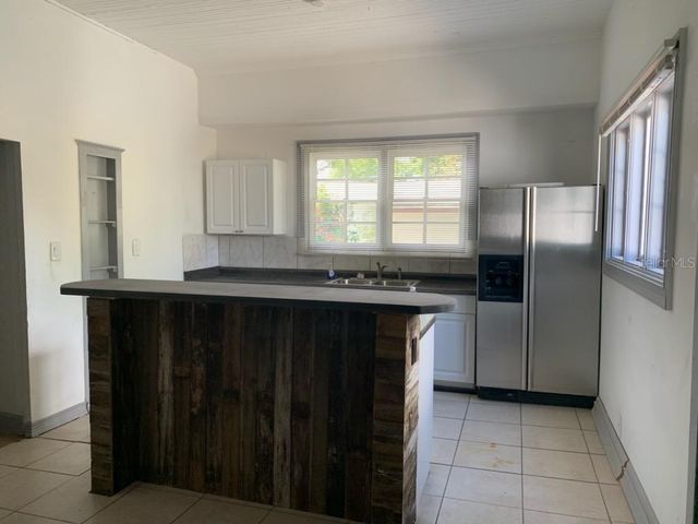 2107 W CHESTNUT STREET, Tampa, FL 33607