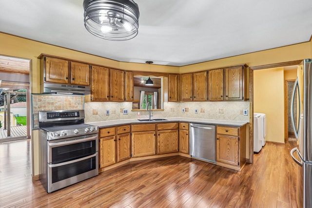 W235N6482 Outer Circle DRIVE, Sussex, WI 53089
