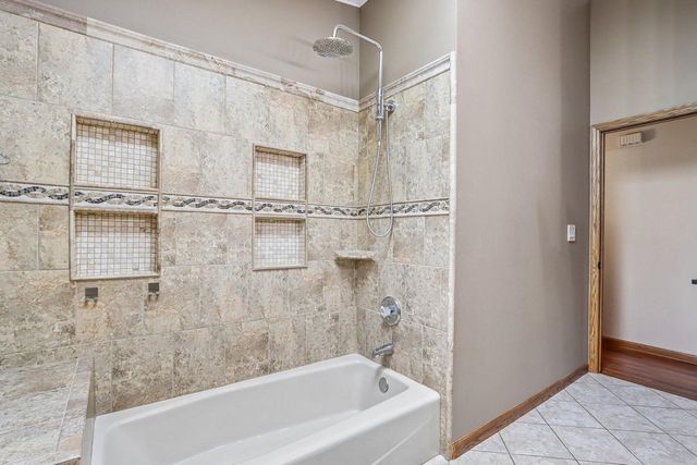 W235N6482 Outer Circle DRIVE, Sussex, WI 53089
