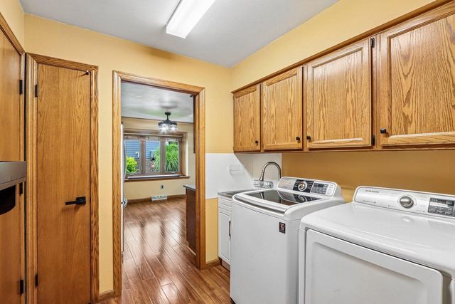 W235N6482 Outer Circle DRIVE, Sussex, WI 53089