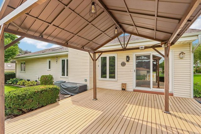 W235N6482 Outer Circle DRIVE, Sussex, WI 53089