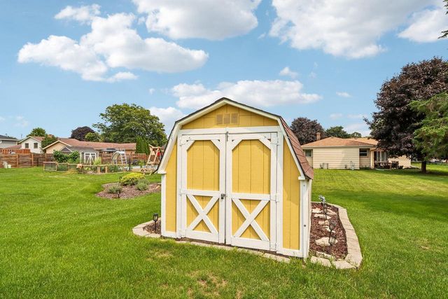 W235N6482 Outer Circle DRIVE, Sussex, WI 53089