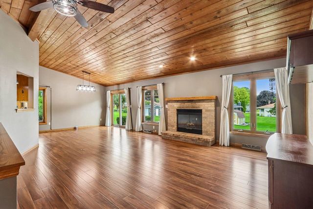 W235N6482 Outer Circle DRIVE, Sussex, WI 53089