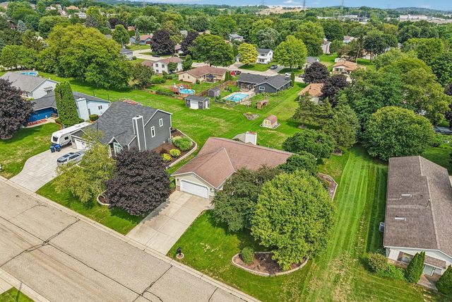 W235N6482 Outer Circle DRIVE, Sussex, WI 53089