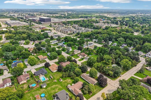 W235N6482 Outer Circle DRIVE, Sussex, WI 53089