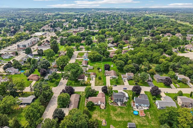 W235N6482 Outer Circle DRIVE, Sussex, WI 53089