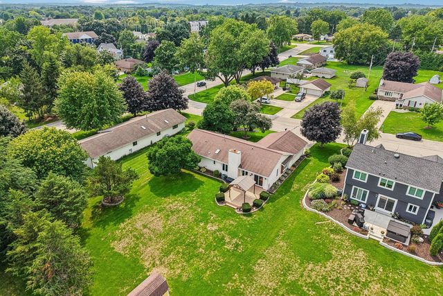 W235N6482 Outer Circle DRIVE, Sussex, WI 53089
