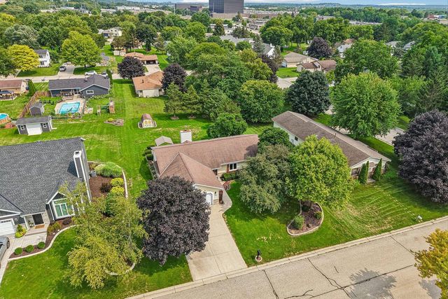 W235N6482 Outer Circle DRIVE, Sussex, WI 53089
