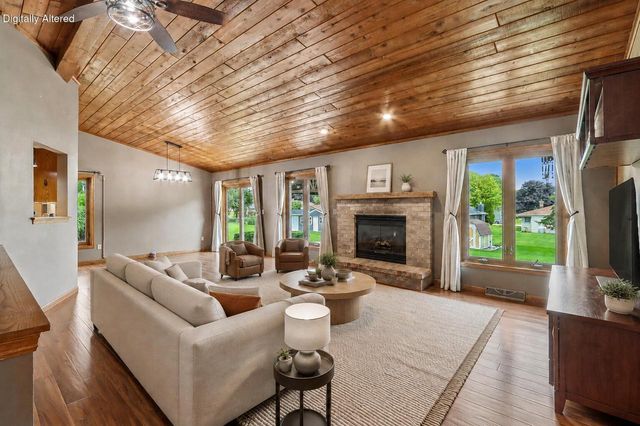 W235N6482 Outer Circle DRIVE, Sussex, WI 53089