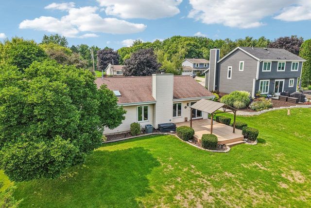 W235N6482 Outer Circle DRIVE, Sussex, WI 53089