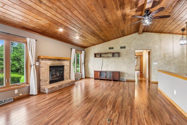 W235N6482 Outer Circle DRIVE, Sussex, WI 53089