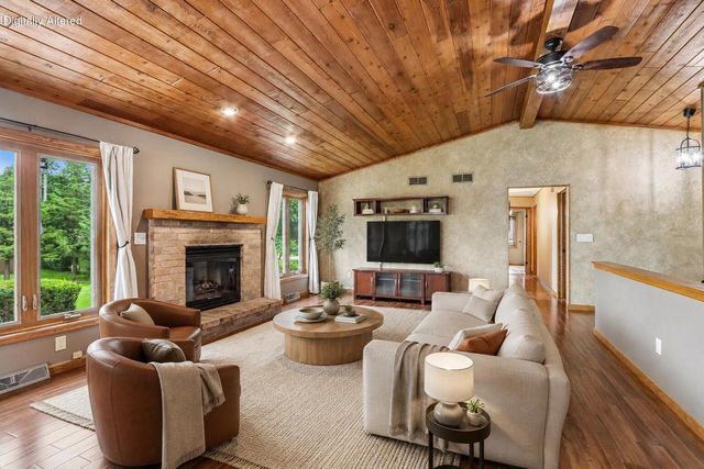 W235N6482 Outer Circle DRIVE, Sussex, WI 53089