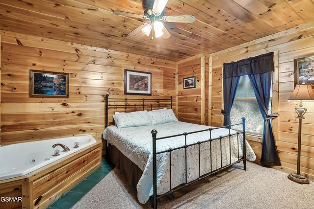 830 Black Bear Cub Way, Sevierville, TN 37862