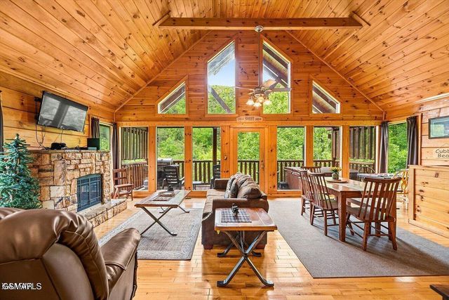 830 Black Bear Cub Way, Sevierville, TN 37862
