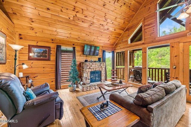 830 Black Bear Cub Way, Sevierville, TN 37862