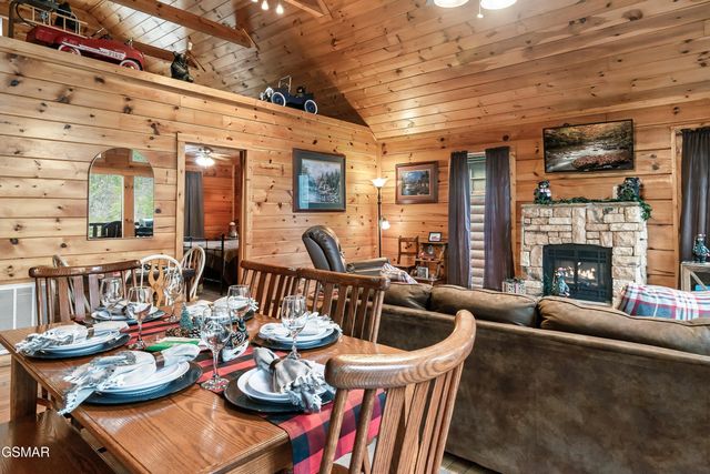 830 Black Bear Cub Way, Sevierville, TN 37862