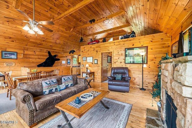 830 Black Bear Cub Way, Sevierville, TN 37862