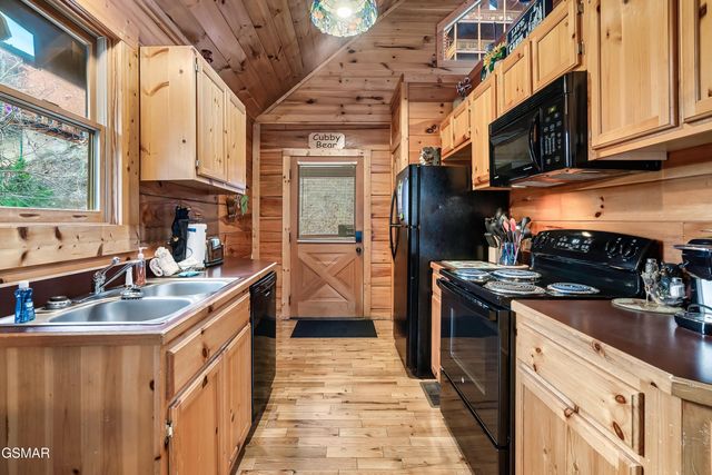 830 Black Bear Cub Way, Sevierville, TN 37862