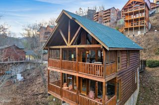 830 Black Bear Cub Way, Sevierville, TN 37862