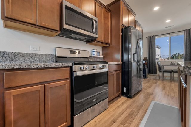 2207 S Crumal Street, Visalia, CA 93292
