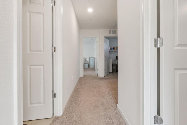 2207 S Crumal Street, Visalia, CA 93292